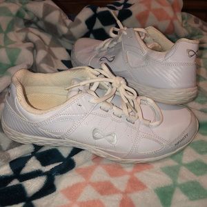 Cheer shoes